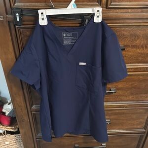 Women’s figs scrub top